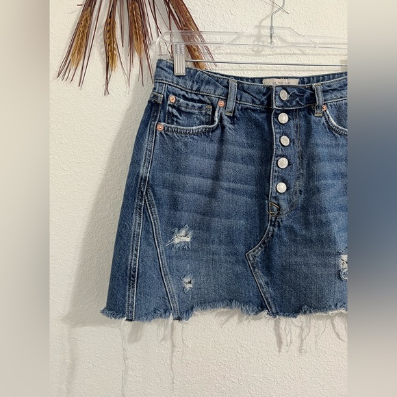 We The Free by Free People Denim Jean Skirt Size 30 Frayed Hem - Picture 3 of 7